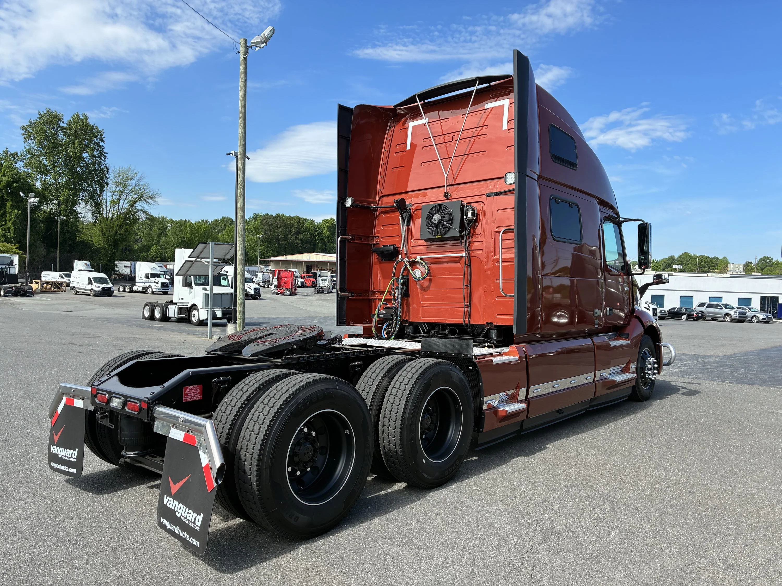 2023 Volvo VNL 860 in CHARLOTTE, NC — photo 7