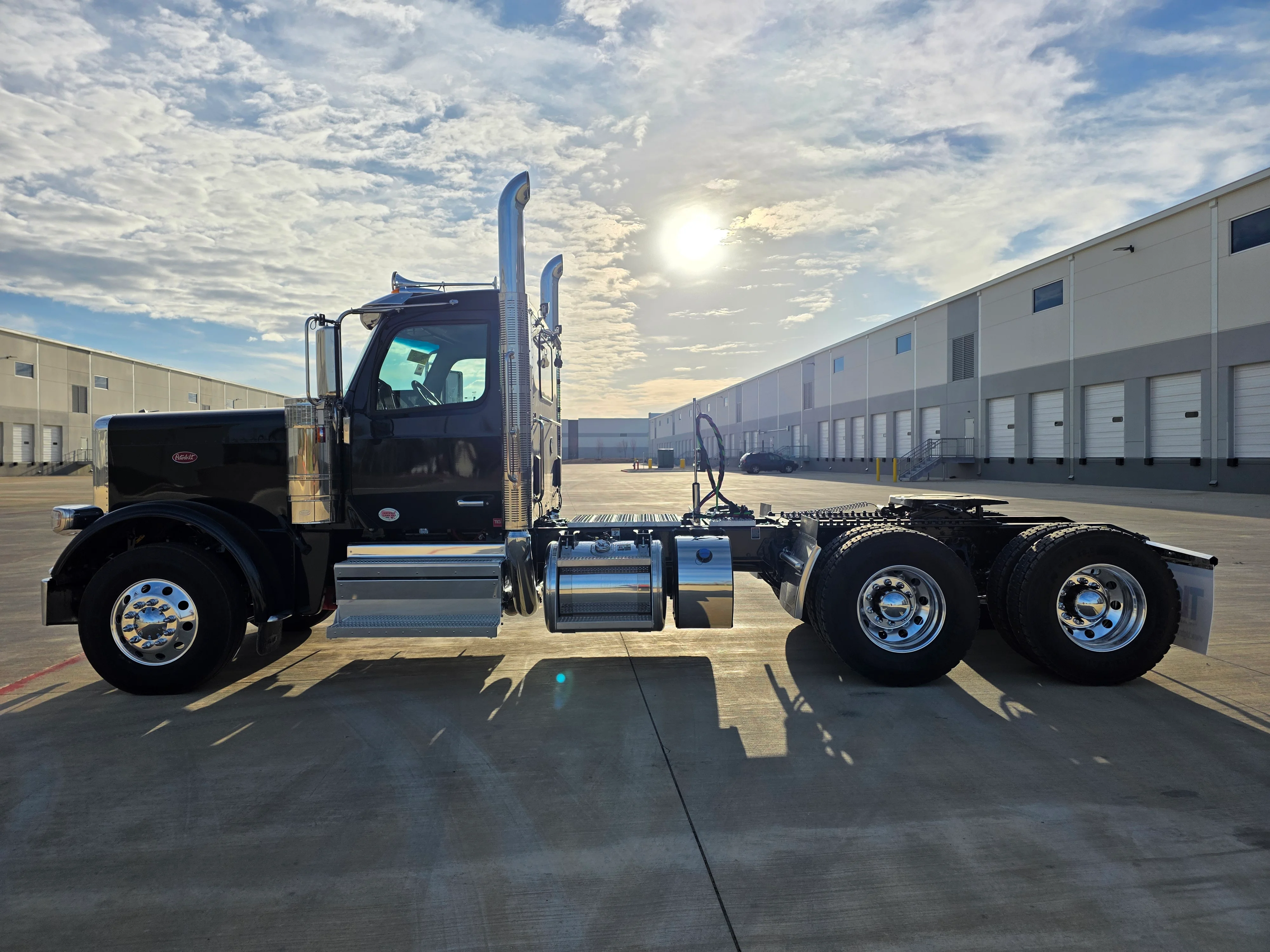 2027 Peterbilt 589 in Joplin, MO — photo 2