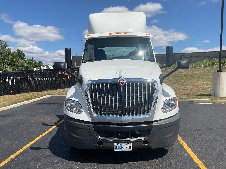 2019 International LT - image 2