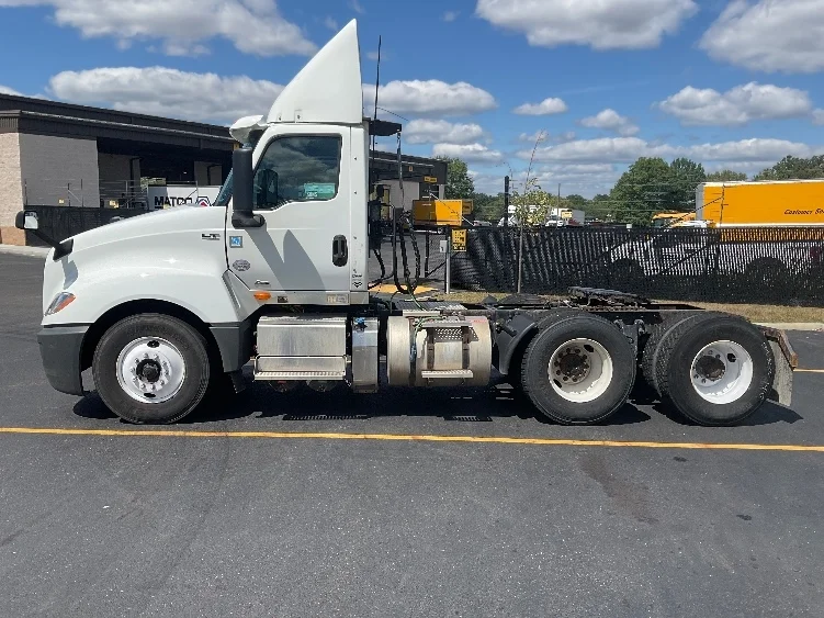 2019 International LT in Akron, OH — photo 4