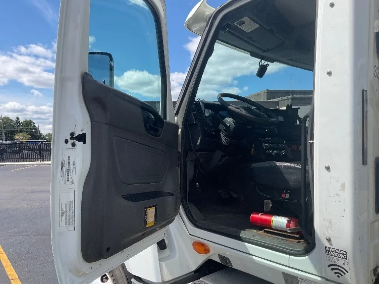 2019 International LT in Akron, OH — photo 9