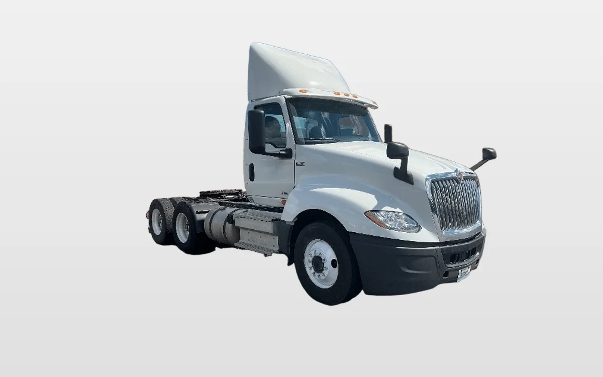 2019 International LT - image 1