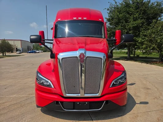 2023 Kenworth T680 in Cedar Rapids, IA — photo 7