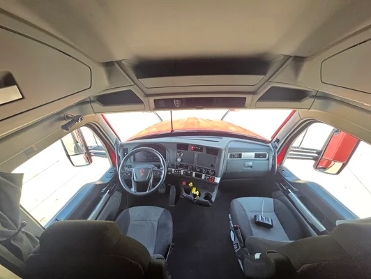 2023 Kenworth T680 in Cedar Rapids, IA — photo 3