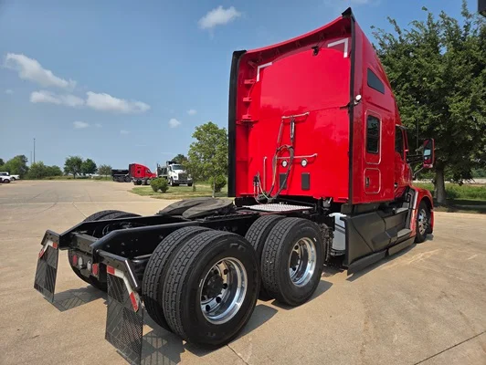 2023 Kenworth T680 in Cedar Rapids, IA — photo 11