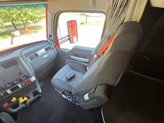 2023 Kenworth T680 in Cedar Rapids, IA — photo 31