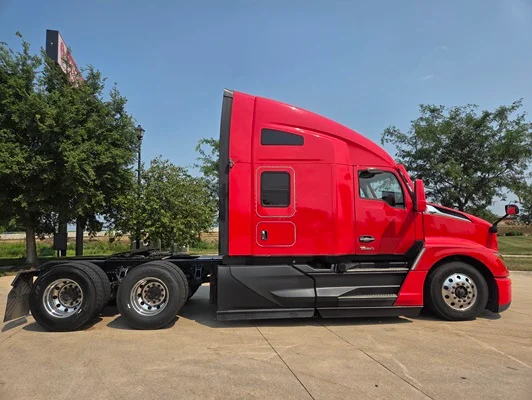 2023 Kenworth T680 in Cedar Rapids, IA — photo 8