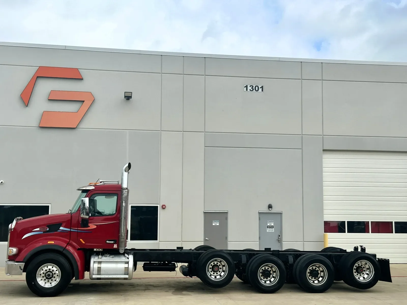2017 Peterbilt 567 in Hutchins, TX — photo 4
