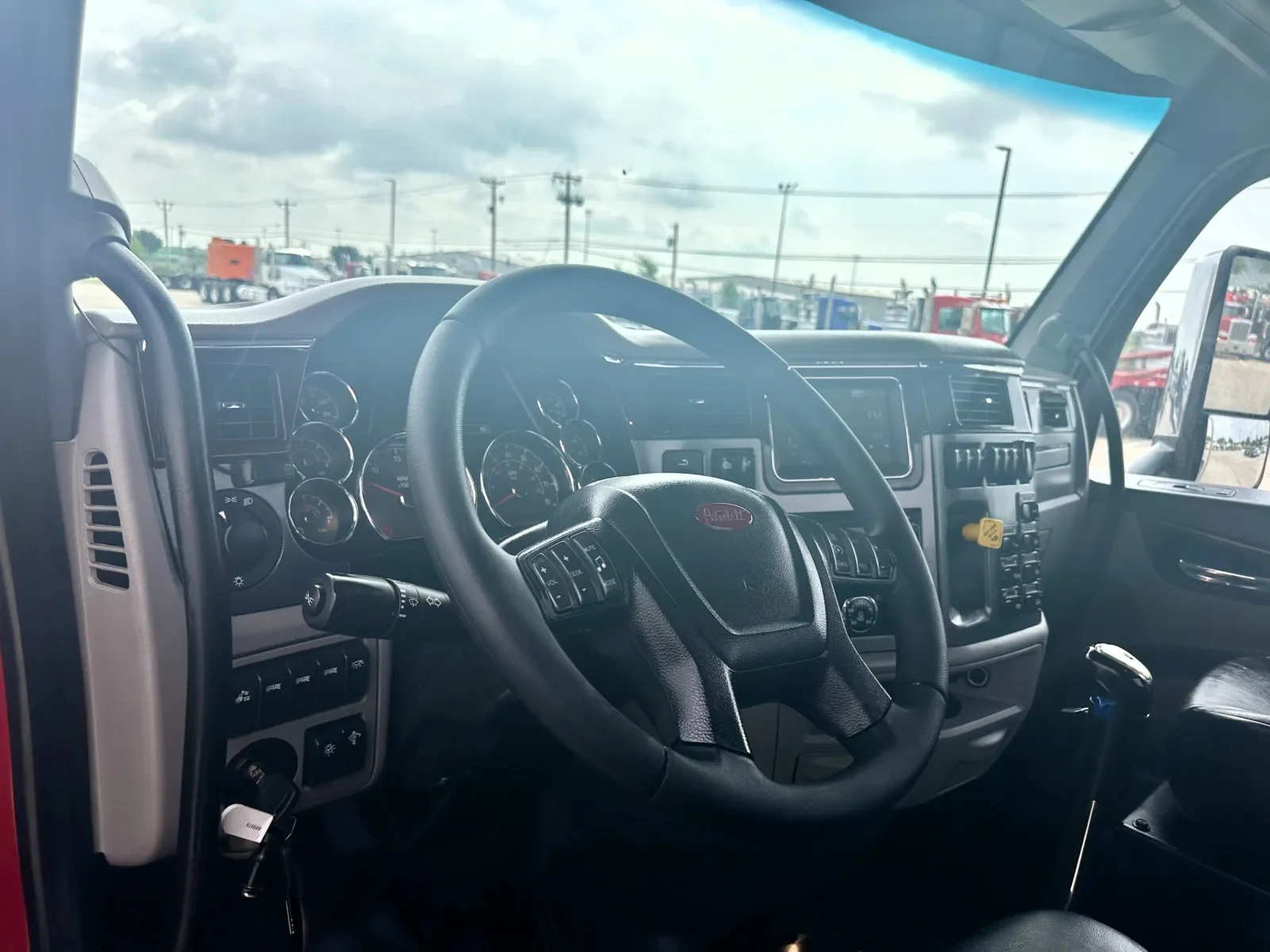 2017 Peterbilt 567 in Hutchins, TX — photo 15