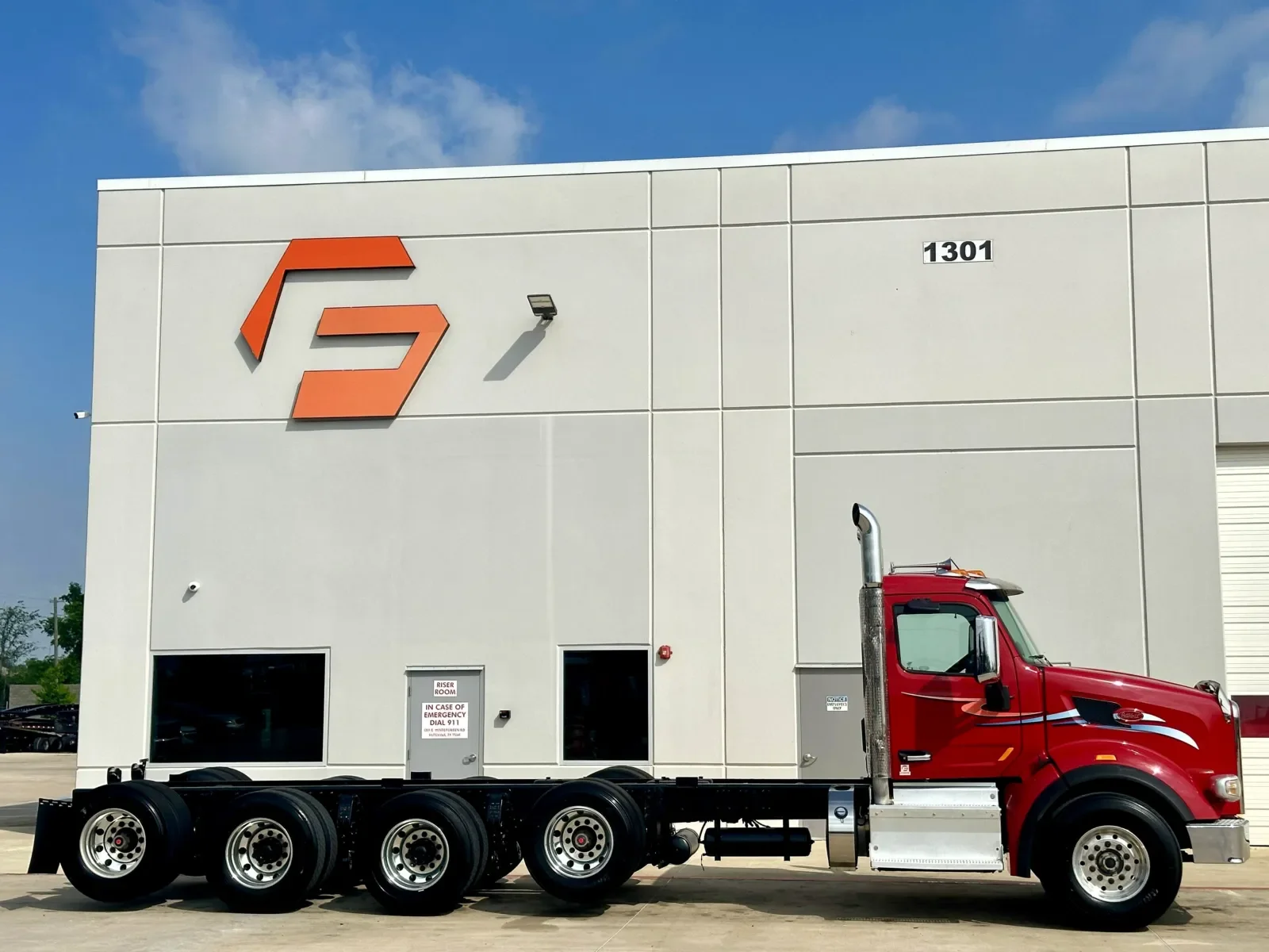 2017 Peterbilt 567 in Hutchins, TX — photo 3
