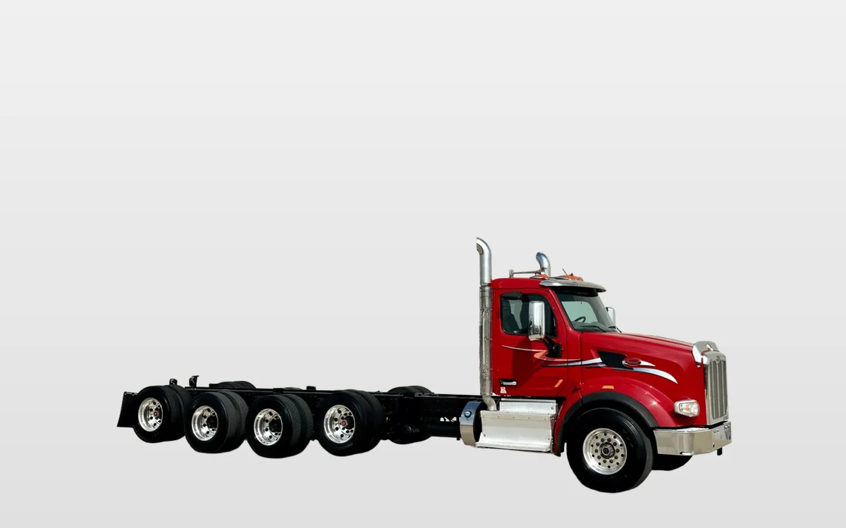 2017 Peterbilt 567 - image 1