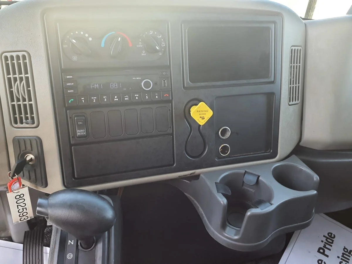 2018 International 4300 in O'fallon, MO — photo 7