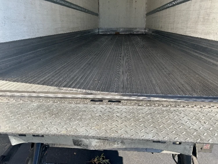 2019 Hino 268 - image 10