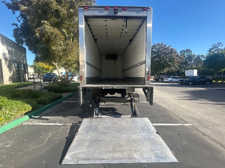 2019 Hino 268 in Anaheim, CA — photo 9