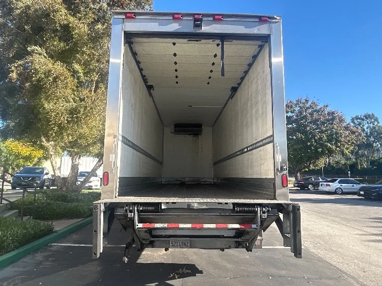 2019 Hino 268 in Anaheim, CA — photo 8