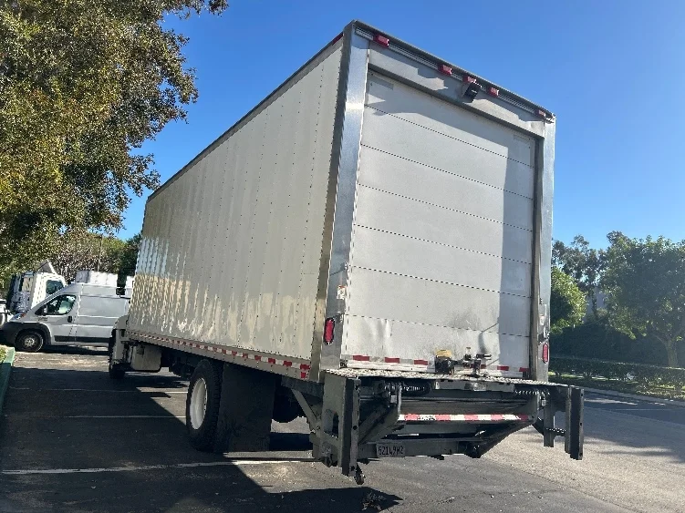 2019 Hino 268 in Anaheim, CA — photo 6