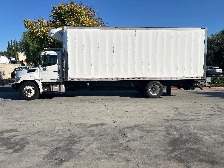 2019 Hino 268 in Anaheim, CA — photo 4