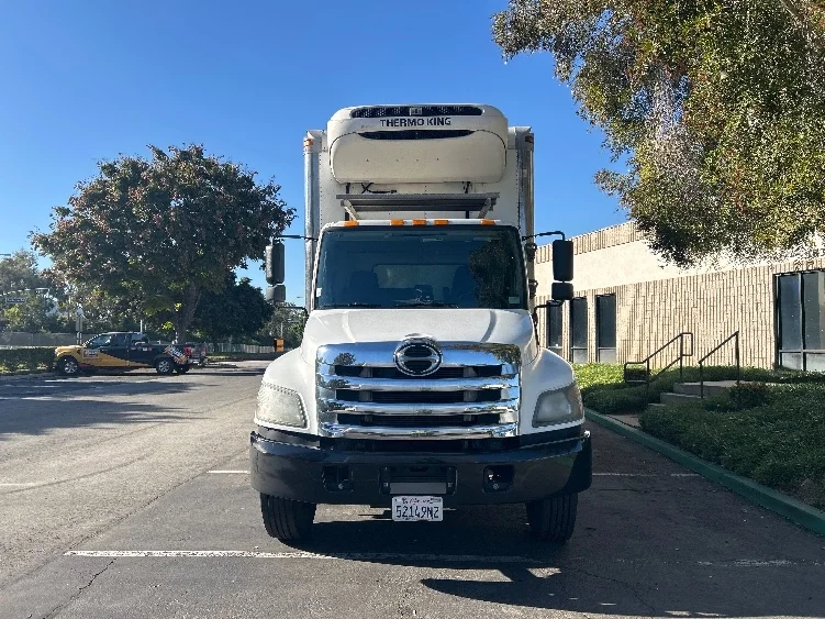 2019 Hino 268 in Anaheim, CA — photo 2