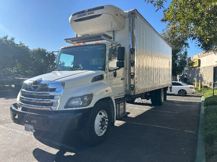 2019 Hino 268 in Anaheim, CA — photo 3