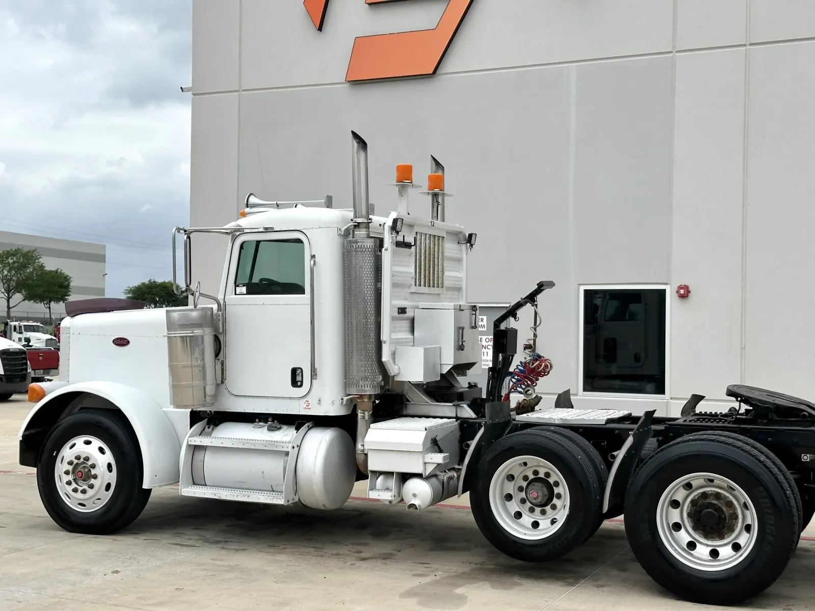 2005 Peterbilt 379 in Hutchins, TX — photo 8