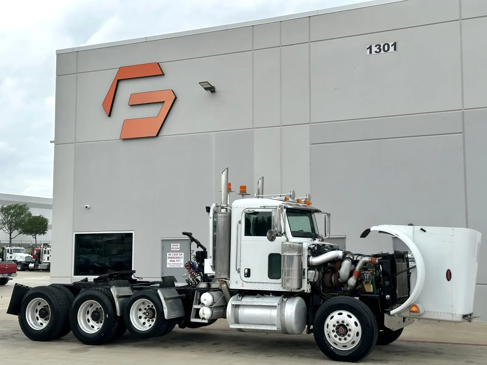 2005 Peterbilt 379 in Hutchins, TX — photo 9