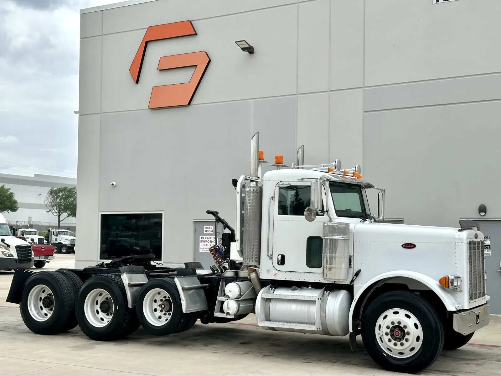 2005 Peterbilt 379 in Hutchins, TX