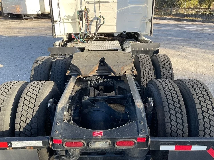 2022 Volvo VNL 760 - image 6