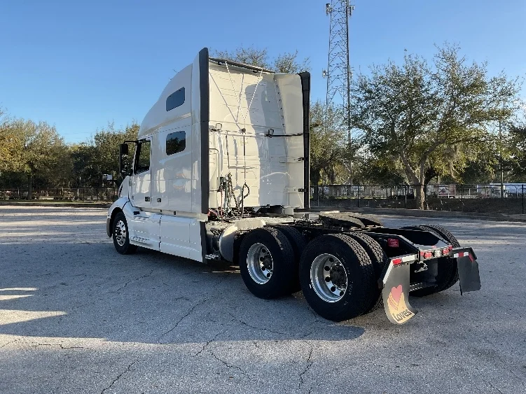 2022 Volvo VNL 760 - image 5
