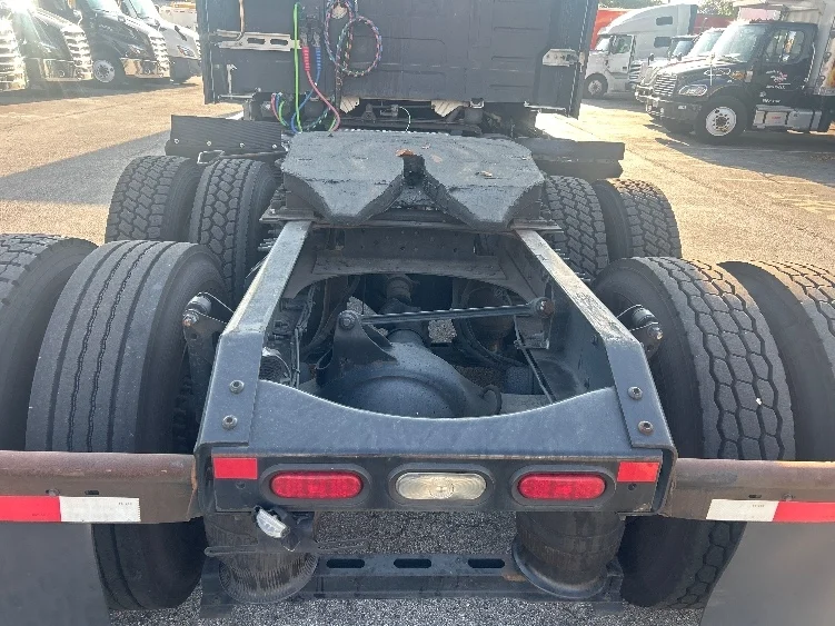 2019 Volvo VNL 760 - image 6