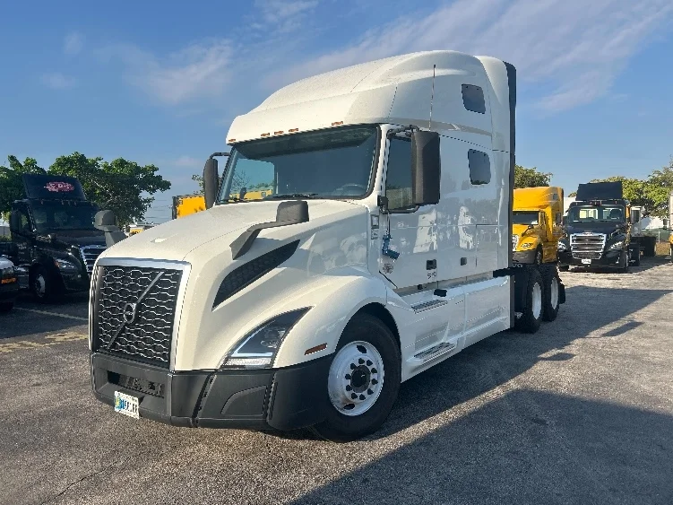 2019 Volvo VNL 760 - image 3