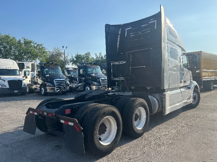 2019 Volvo VNL 760 in Miami, FL — photo 7