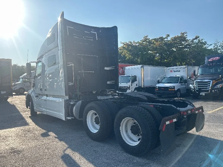 2019 Volvo VNL 760 in Miami, FL — photo 5