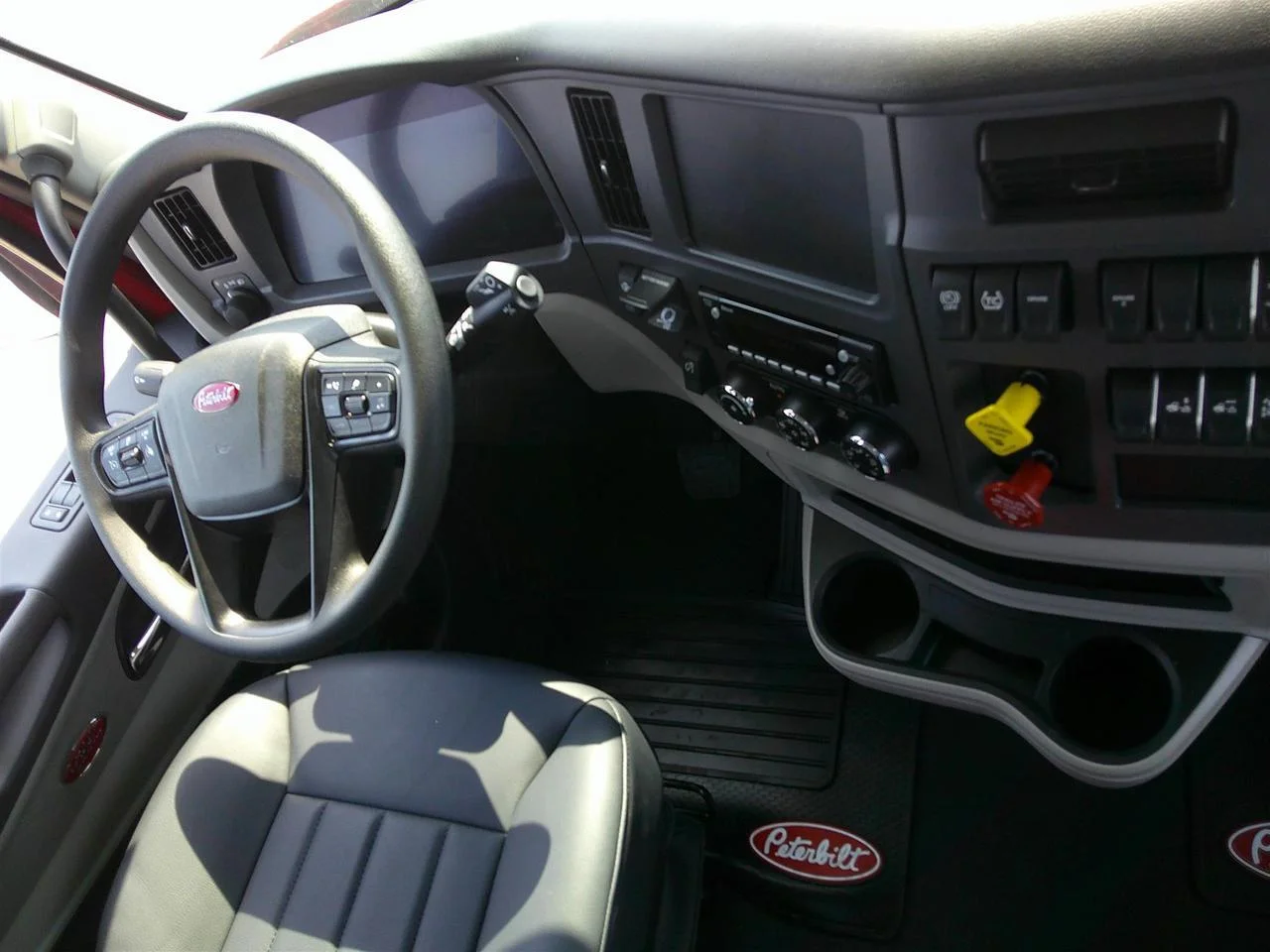 2027 Peterbilt 579 in Fargo, ND — photo 11