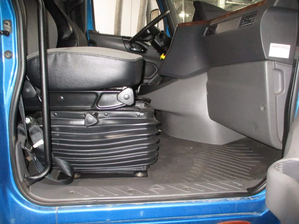 2021 International LT in Commerce City, CO — photo 13
