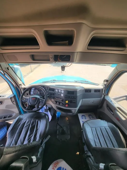 2020 Peterbilt 579 - image 14