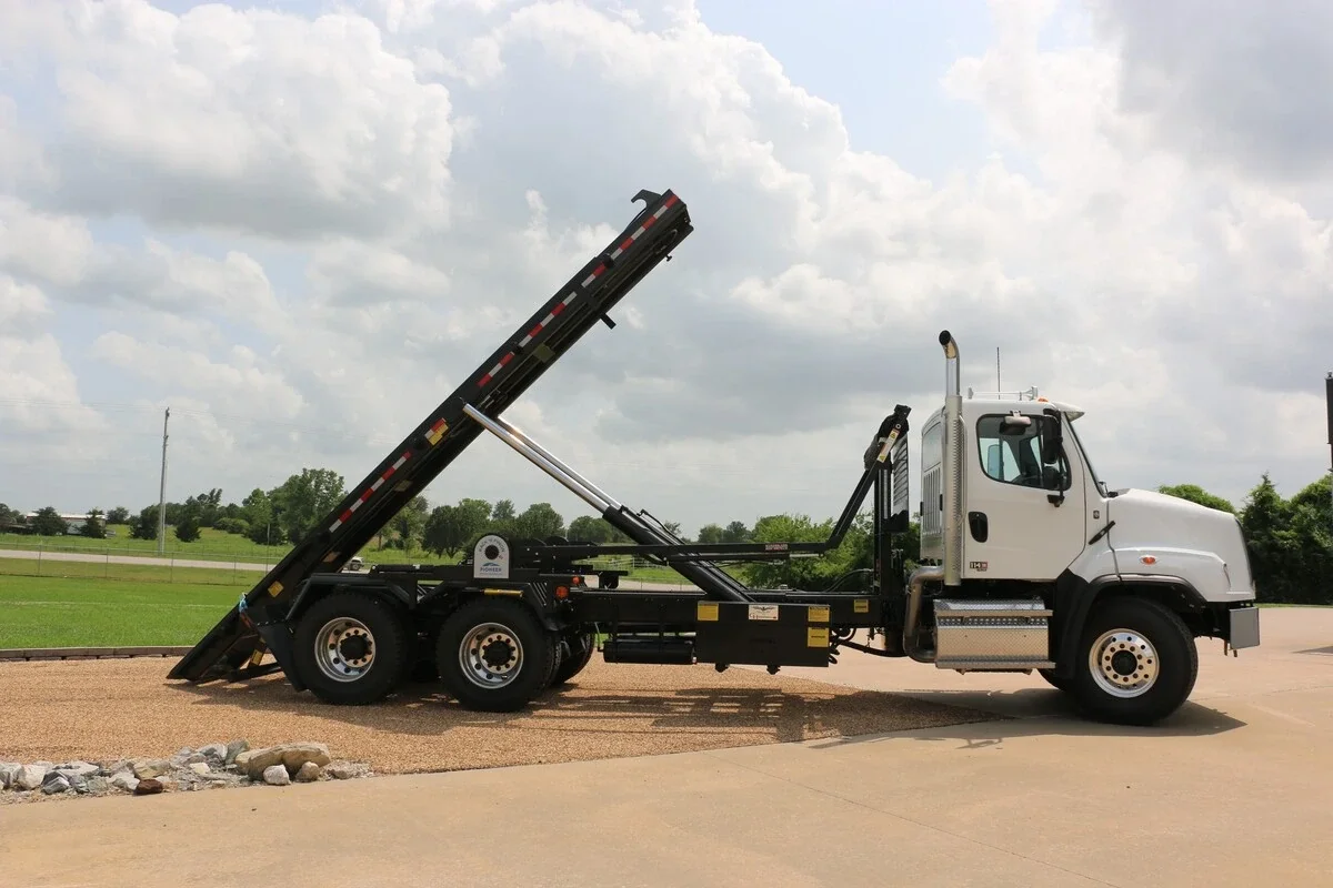 2027 Freightliner 114SD — photo 9
