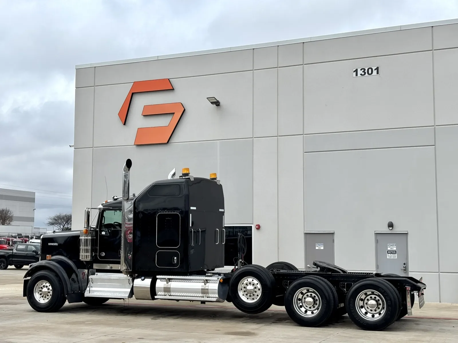 2022 Kenworth W900 - image 6