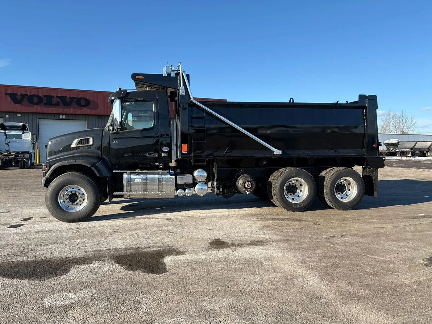 2026 Volvo VHD 300 in Hermon, ME — photo 3