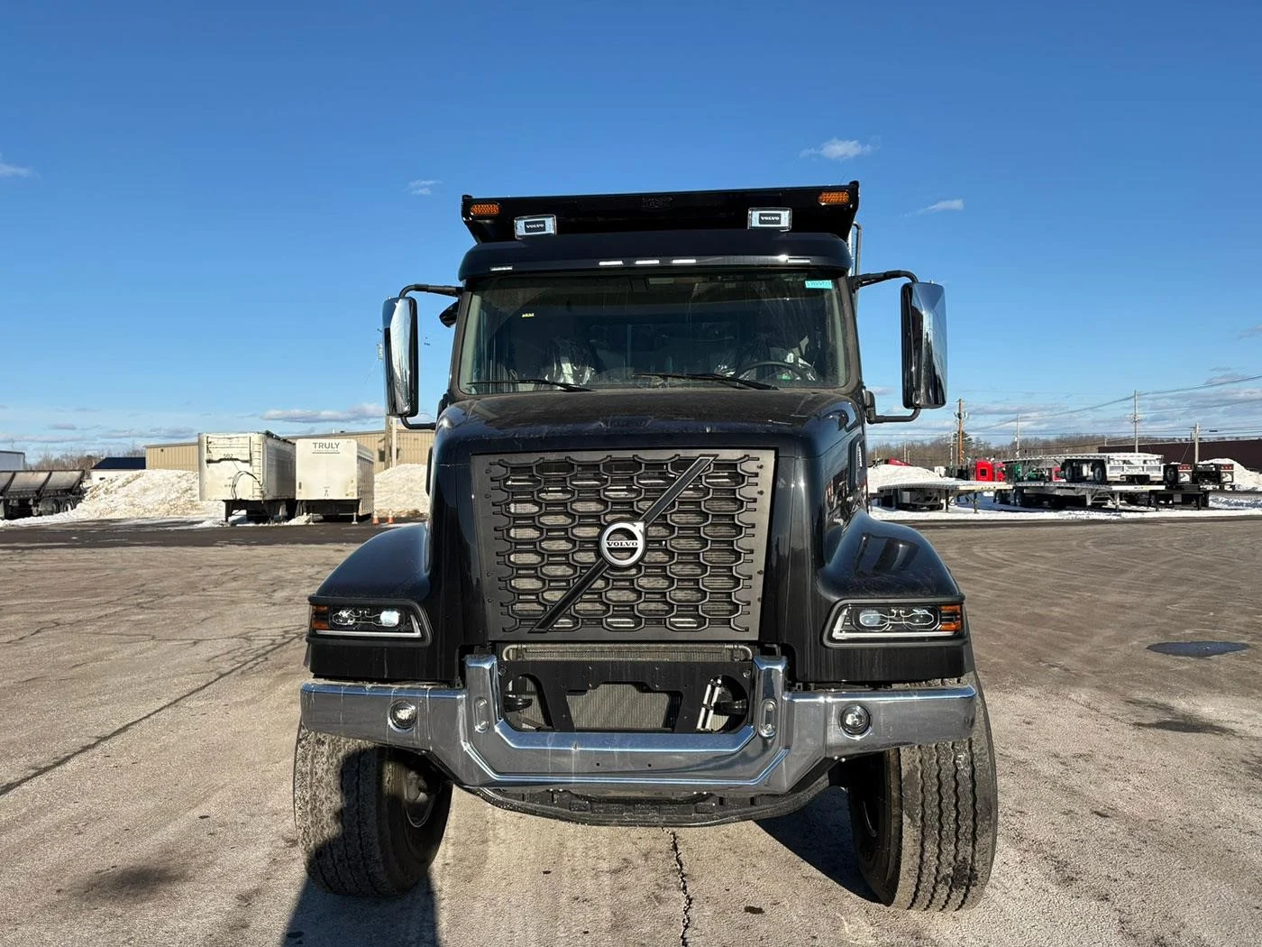 2026 Volvo VHD 300 in Hermon, ME — photo 2
