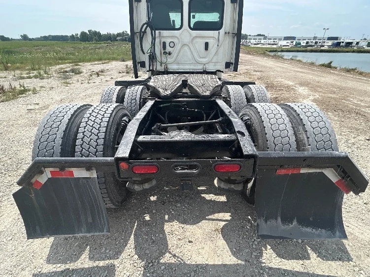 2018 Freightliner Cascadia - image 6