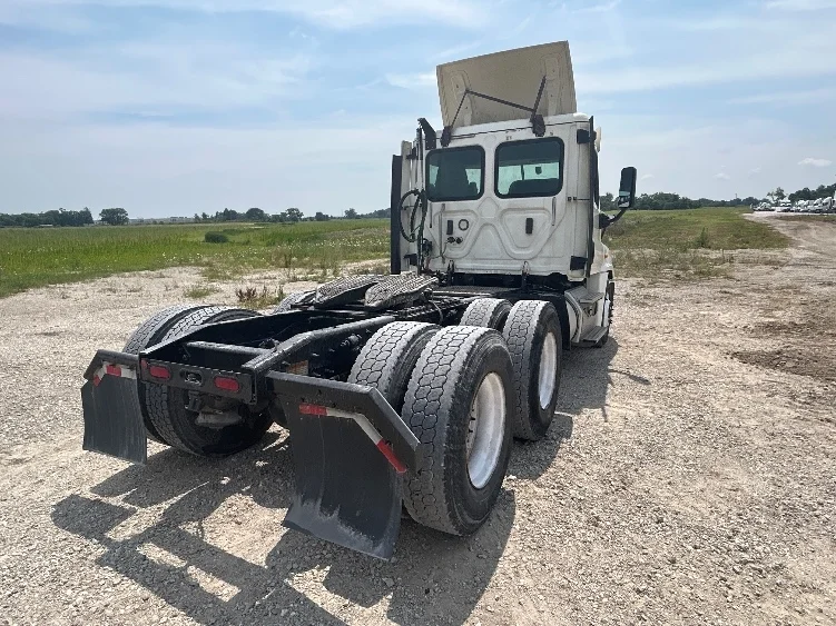 2018 Freightliner Cascadia - image 7