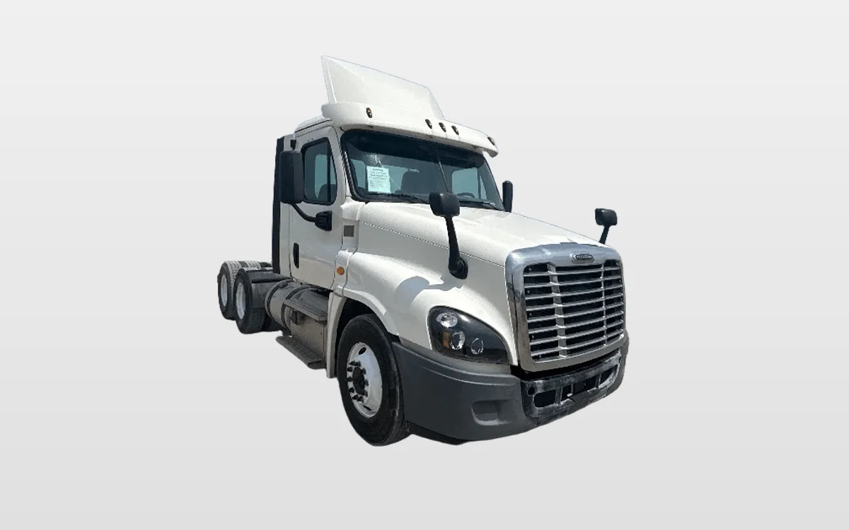 2018 Freightliner Cascadia - image 1