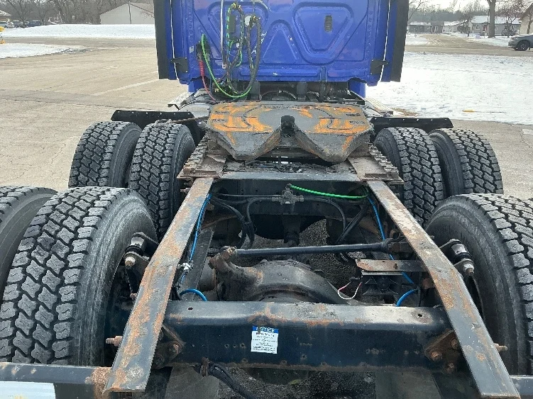 2020 Freightliner Cascadia - image 6