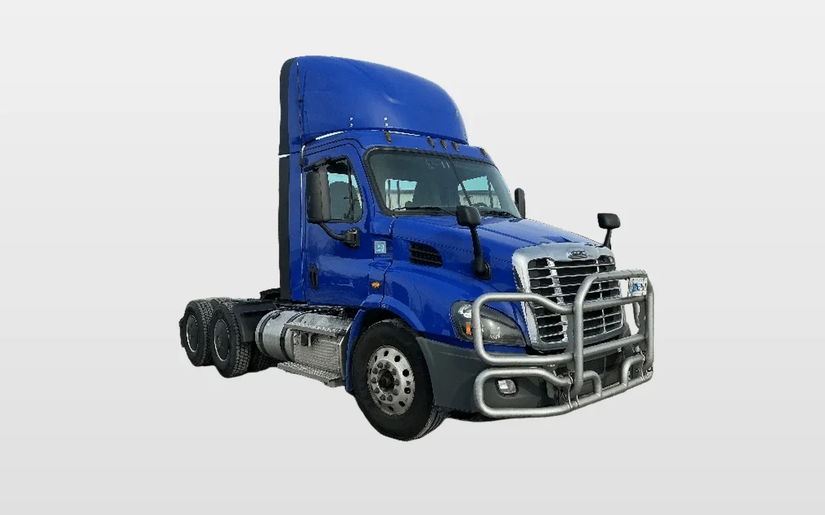 2020 Freightliner Cascadia - image 1