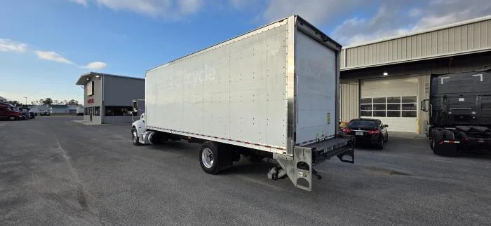 2020 Peterbilt 337 - image 4