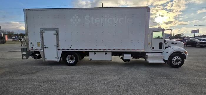 2020 Peterbilt 337 - image 7