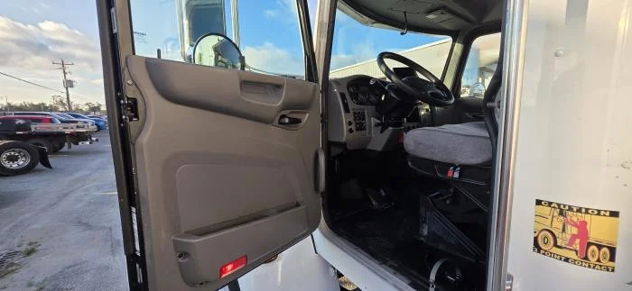 2020 Peterbilt 337 - image 17