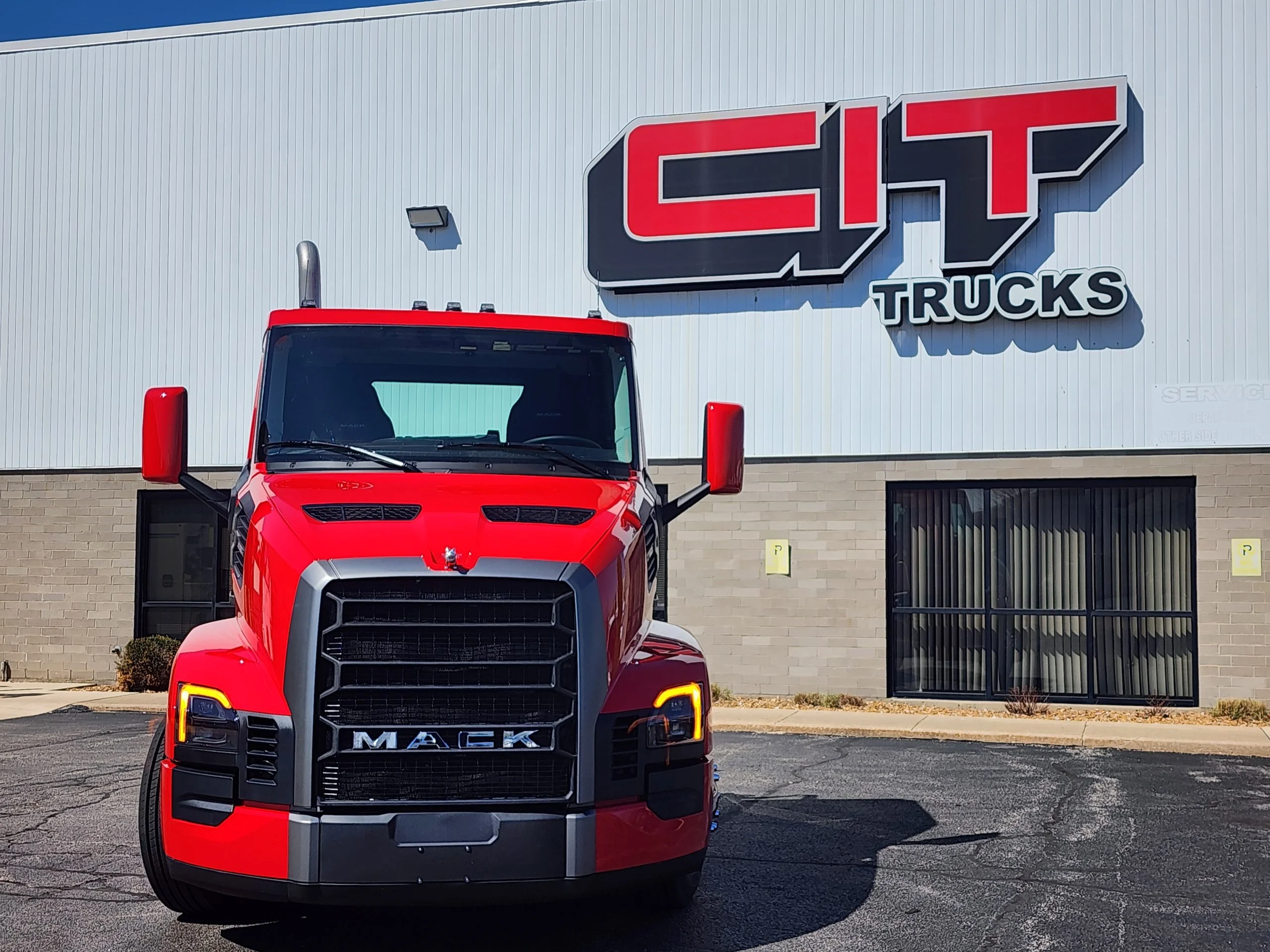 2027 Mack Pioneer in Rockford, IL — photo 2
