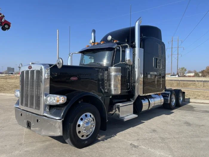 2022 Peterbilt 389 in Oklahoma City, OK — photo 2