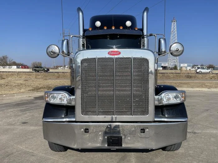 2022 Peterbilt 389 - image 3